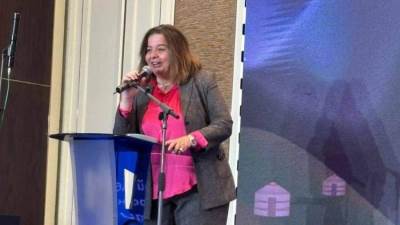 الإسكان تنقل التجربة المصرية الرائدة في توفير السكن الملائم للمواطنين منخفضي الدخل