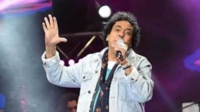 محمد رمضان يزور الكينج محمد منير للاطمئنان على صحته