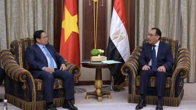 رئيس الوزراء يلتقي نظيره الفيتنامي لبحث الملفات ذات الاهتمام المشترك