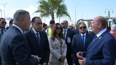 رئيس الوزراء يتفقد اصطفاف أطقم العمل لمحافظة الإسكندرية لمجابهة الأزمات