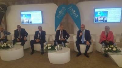 وزير العمل يتفقد منتجع"صن رايز وايت هيلز" السياحي..ويُسلم عقود لذوي همم.