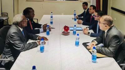 وزير الاستثمار يلتقي المبعوث الخاص لرئيس الجمهورية الزامبي على هامش القمة الثالثة والعشرين لتجمع الكوميسا