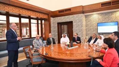 وفد إماراتي رفيع المستوى يقوم بزيارة الجامعة الأمريكية بالقاهرة