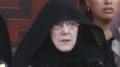 وصول شمس البارودي لتلقي عزاء زوجها الراحل حسن يوسف