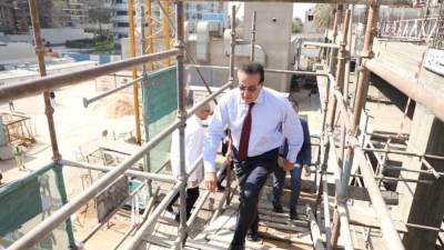 وزير الصحة يتفقد أعمال إنشاء مبنى الامتداد الرئيسي لمعهد ناصر بسعة 600 سريرا