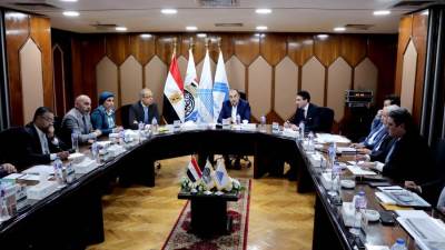 وزير قطاع الأعمال العام يتابع تنفيذ خطط العمل وموقف مشروعات شركات المقاولات والتطوير العقاري التابعة