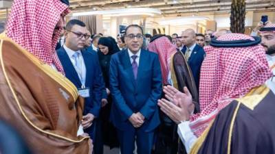 رئيس الوزراء والأمير فيصل بن عياف يزوران الجناح السعودي المشارك في المنتدى الحضري الدولي بالقاهرة