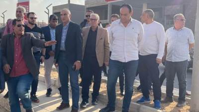 نائب رئيس "هيئة المجتمعات العمرانية" يتفقد المشروعات الجاري تنفيذها بمدينتي العاشر من رمضان والشروق