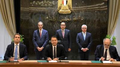 مدبولي يشهد توقيع عقد حق انتفاع بالأرض لإنشاء مركز"كيميت"للبيانات باقتصادية قناة السويس