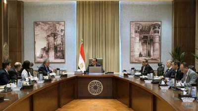 مدبولي يستعرض موقف "مصنع سيراج" لتوطين مكونات منتجات الإضاءة بالمنطقة الاقتصادية لقناة السويس