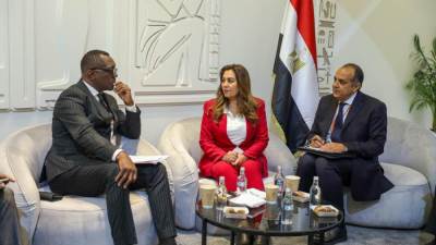 وزيرة التنمية المحلية تبحث مع وزير الحكم المحلي والتنمية الريفية في زامبيا التعاون المشترك بين الوزارتين  