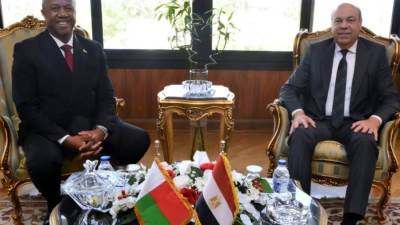 الطيران المدني يلتقي وزير النقل والأرصاد الجوية في مدغشقر لتعزيز جهود التعاون المشترك 