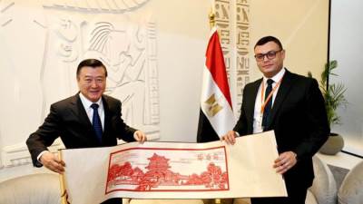 وزير الإسكان يبحث مع نظيره الصيني والسفير الصيني بالقاهرة سبل تعزيز وتعميق التعاون