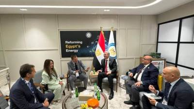 وزير البترول يبحث مع  الرئيس التنفيذي لشركة "شنايدر إليكتريك" سبل تعزيز التعاون