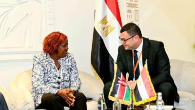 وزير الإسكان يعرض التجربة العمرانية المصرية على نظيرته الكينية.. ويبحثان التعاون المشترك