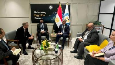 جلسة مباحثات مع خالد هاشم الرئيس الإقليمى لشركة هني ويل لمنطقة الشرق الأوسط وأفريقيا