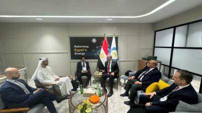 وزير البترول يبحث مع رئيس دانة غاز موقف الأعمال بمناطق المنزلة وغرب المنزلة