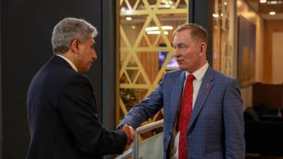 وزير السياحة البريطاني: 77 رحلة طيران تصل مصر أسبوعياً من مختلف المدن بالمملكة