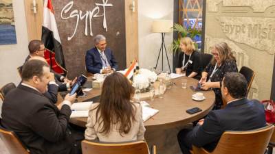 وزير السياحة والآثار يستهل لقاءاته المهنية بلقاء اتحاد وكلاء وشركات السياحة والسفر البريطانية ABTA