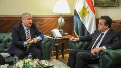 وزير الصحة يبحث مع رئيس الهيئة الوطنية للصحافة أوجه التعاون والاهتمام بالبرامج الصحية للعاملين بالمؤسسات الصحفية القومية