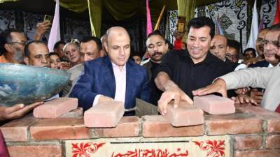 وزير الشباب والرياضة ومحافظ كفرالشيخ يضعان حجر الأساس للملعب القانوني ويفتتحان مشروعات رياضية جديدة في مركزى شباب المركزية والثمانين بالحامول