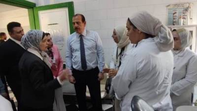 نائب وزير الصحة يوصي بصرف مكافأة لممرضة بمركز طب أسرة شرق النيل بمحافظة بني سويف