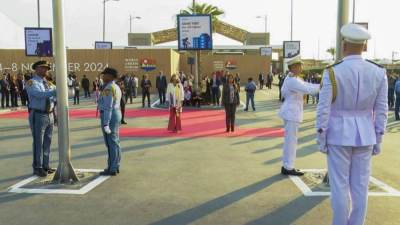 وزيرة التنمية ووكيل الأمين العام للأمم المتحدة تشاركان في إنزال علمَي مصر والأمم المتحدة