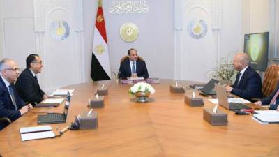 الرئيس السيسي يوجه بمواصلة وتكثيف العمل في المشروعات التنموية