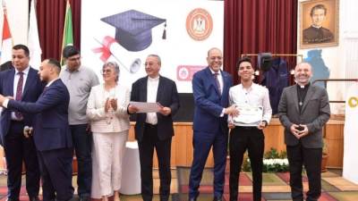 وزير العمل يُسلم شهادات لخريجي دورات تدريب على 23 مهنة من معهد الساليزيان الايطالي بالقاهرة