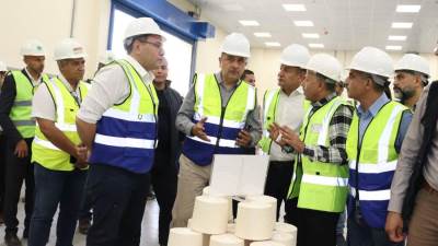 وزير قطاع الأعمال العام يتفقد تجارب تشغيل مصنع "غزل ١" الجديد بشركة غزل المحلة