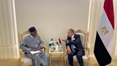 وزير الخارجية يلتقي مع وزير خارجية نيجيريا على هامش الاجتماع الوزاري التحضيري للقمة العربية الإسلامية في الرياض