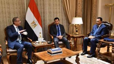 وزير الرياضة يبحث مع محافظ الفيوم والمدير التنفيذي لجهاز حماية وتنمية البحيرات مجموعة من الملفات المشتركة