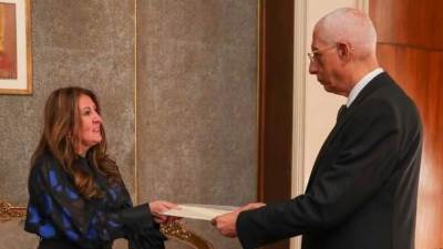 السفارة الأمريكية تحتفي بمرور 75 عاماً على تعيين أول دبلوماسية كسفيرة للولايات المتحدة