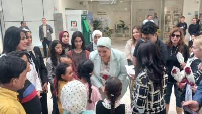 رئيسة المجلس القومي للطفولة والأمومة تزور الأطفال بمستشفى حروق أهل مصر فى اطار الاحتفال بأعياد الطفولة