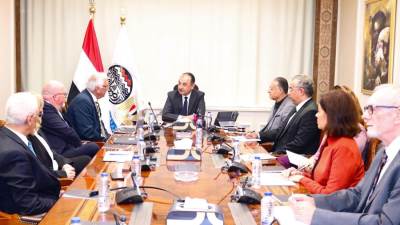 وزير قطاع الأعمال العام يبحث مع  وفد من الشركات الألمانية والغرفة الألمانية العربية للصناعة والتجارة بالقاهرة 