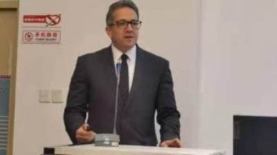 وزير خارجية فرنسا يؤكد دعم بلاده ترشيح خالد العنانى لمنصب مدير عام اليونسكو