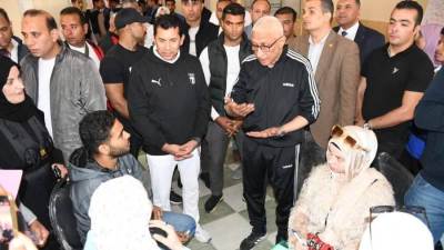 وزير الشباب والرياضة ومحافظ شمال سيناء يفتتحان الملعب الخماسي ويتفقدان المشروعات الشبابية بمركز شباب ضاحية السلام بالعريش