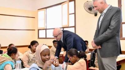 الوزير محمد عبد اللطيف ومحافظ أسوان يتفقدان عددا من مدارس النوبة لمتابعة انضباط العملية التعليمية
