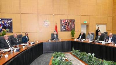 وزير الإسكان يستعرض الجهود المبذولة لتوطين الصناعات ذات الصلة بقطاع المرافق