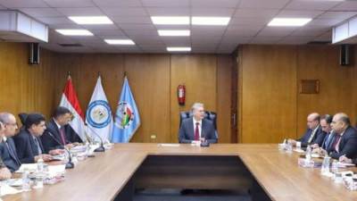 وزير البترول يعقد اجتماعاً موسعاً مع القيادات التنفيذية بهيئة الثروة المعدنية