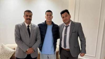 إمام عاشور ينهى خلافه مع فرد أمن المول