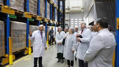 رئيس اقتصادية قناة السويس يستقبل وفد رفيع المستوى من السفارة الأمريكية بالقاهرة