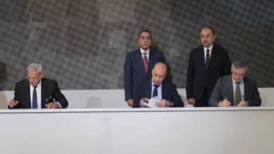 مدبولي يشهد توقيع عقد تأسيس شركة بين "النصر للسيارات" وشركتين إماراتية و"سنغافورية - تايوانية"