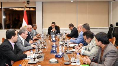 الشربيني يستعرض خطة إحلال وتجديد شبكات المياه لتقليل الفاقد.. وخطة تركيب العدادات مسبقة الدفع