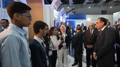 رئيس الوزراء يستعرض  الجهود المبذولة لتحقيق التحول الرقمى  ومجموعة من الخدمات الحكومية الرقمية