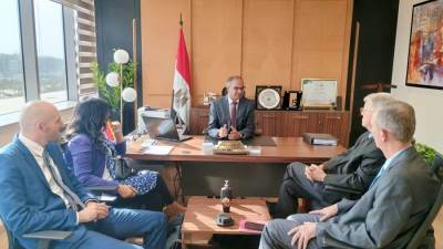 نائب الإسكان يُتابع مع مسئولي بعثة البنكين الدولي والآسيوي موقف برنامج خدمات الصرف الصحي في المناطق الريفية 
