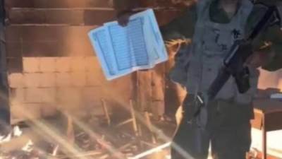 جندى إسرائيلى يدنس المصحف بصورة مسيئة.. وردود أفعال غاضبة