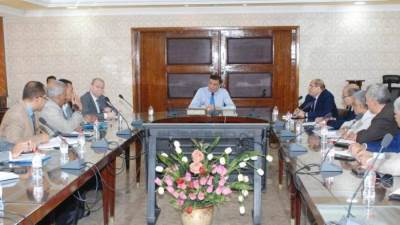 وزير الزراعة يوجه مديري الإصلاح الزراعي بمنع التعديات ومتابعة الاسمدة وتحصيل مستحقات الدولة وتوفير السلع للمواطنين بأسعار مخفضة 