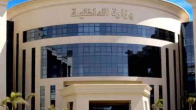 مصدر أمني: فيديو اتفاق أشخاص على شراء قطع حجرية من الأهرامات لإرسالها لأصدقائهم بالخارج "قديم"