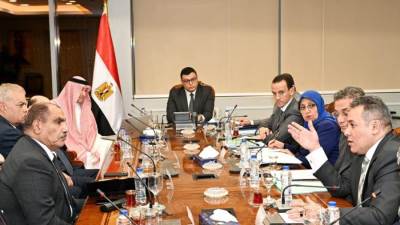 وزير الإسكان يلتقي المستثمر السعودي الشيخ حسن الشربتلي  لمناقشة فرص التعاون